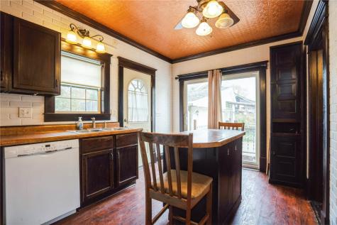 602 Jackson Street Olin IA 52320