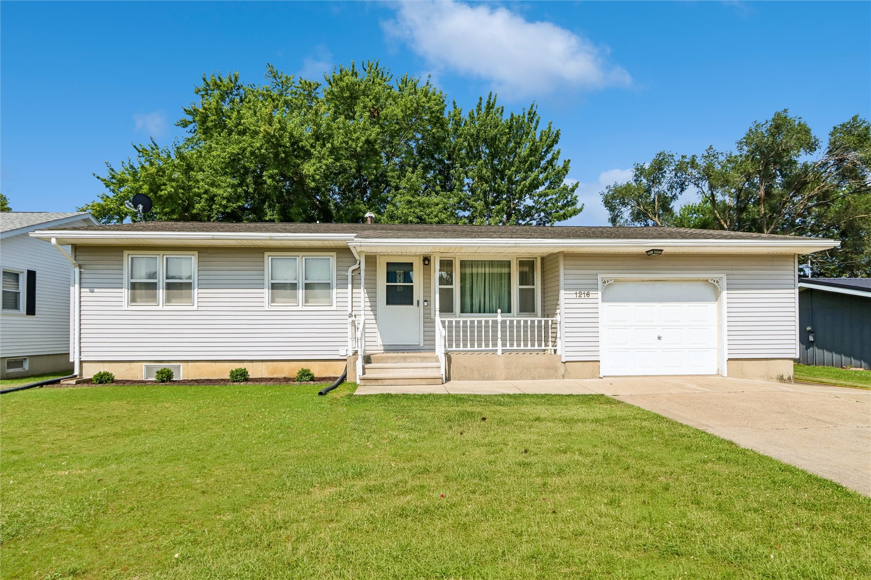 1216 N 2nd Street Manchester IA 52057
