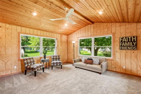 1216 N 2nd Street Manchester IA 52057