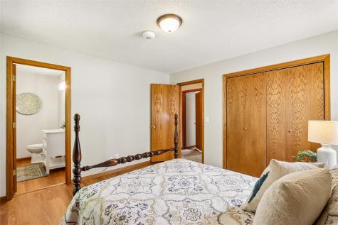 1216 N 2nd Street Manchester IA 52057