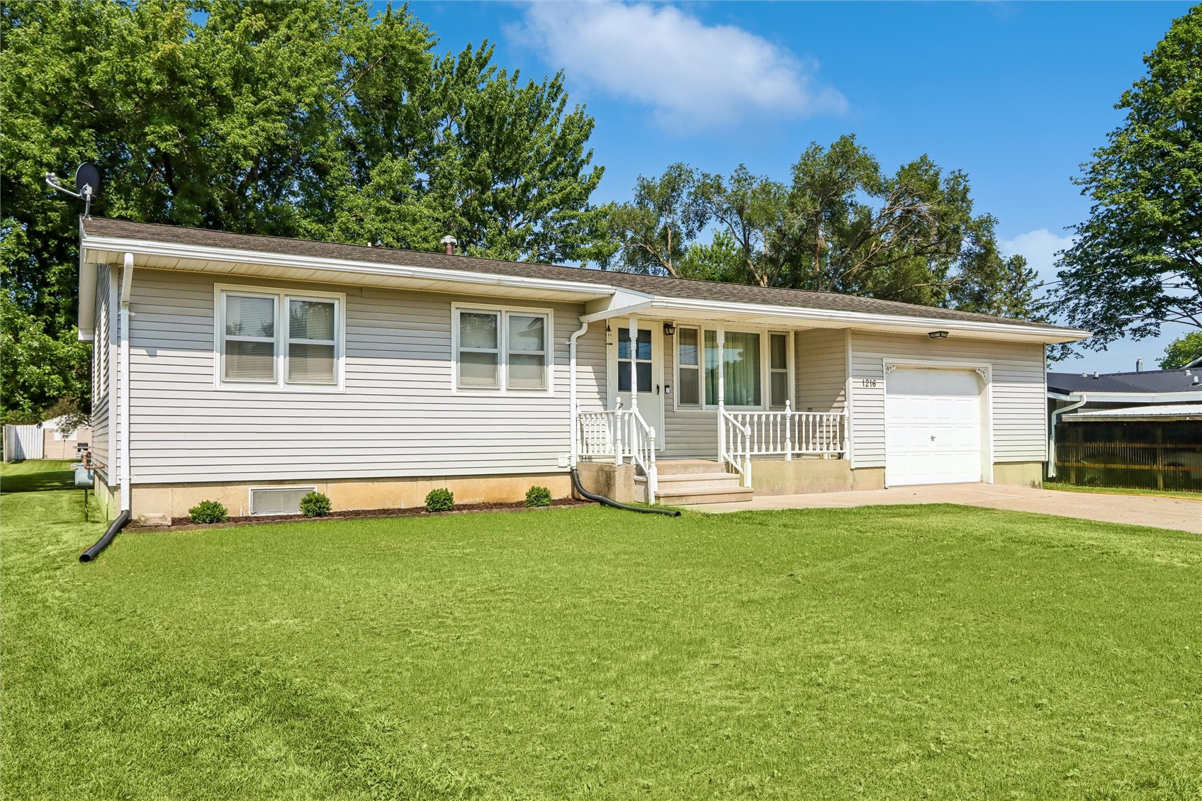 1216 N 2nd Street Manchester IA 52057