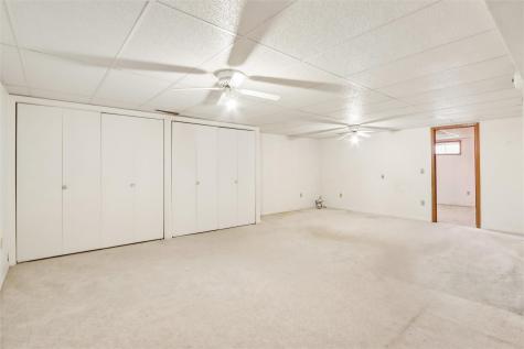 1216 N 2nd Street Manchester IA 52057