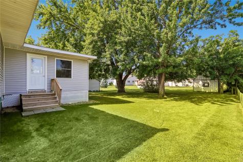 1216 N 2nd Street Manchester IA 52057