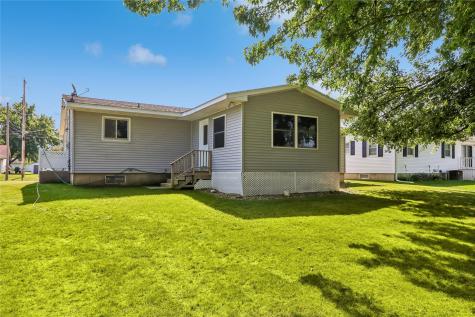 1216 N 2nd Street Manchester IA 52057