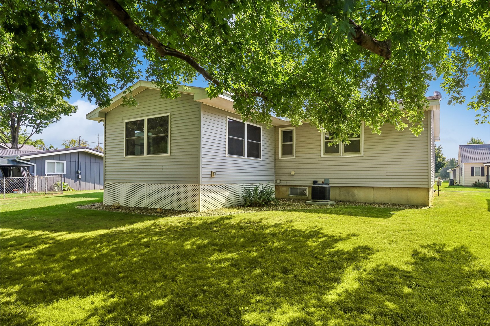 1216 N 2nd Street Manchester IA 52057