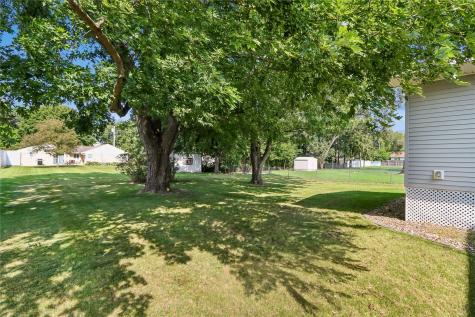 1216 N 2nd Street Manchester IA 52057