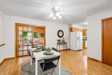 1216 N 2nd Street Manchester IA 52057