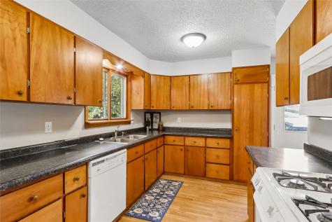 1216 N 2nd Street Manchester IA 52057