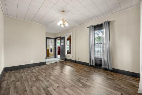 505 E Butler Street Manchester IA 52057