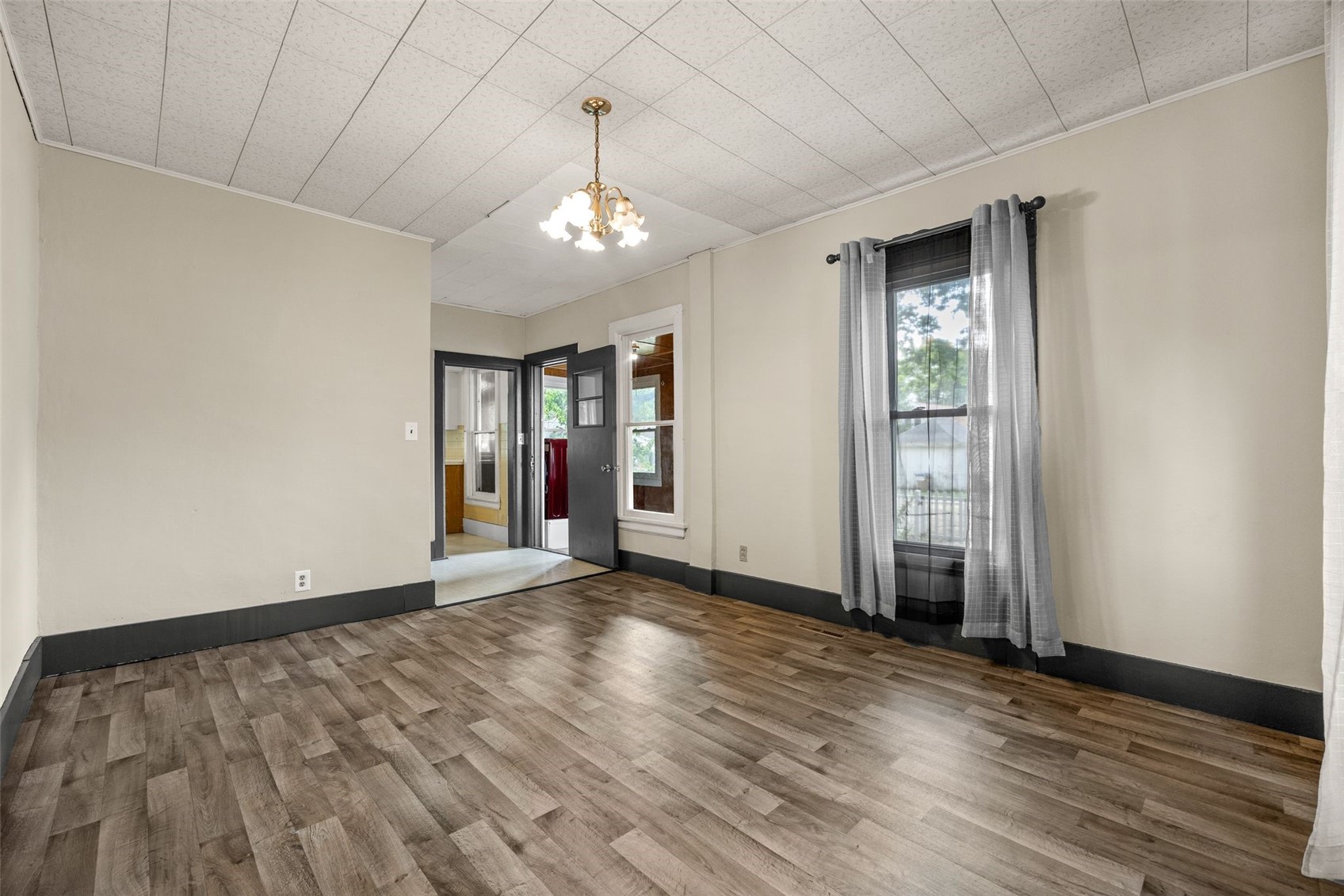 505 E Butler Street Manchester IA 52057