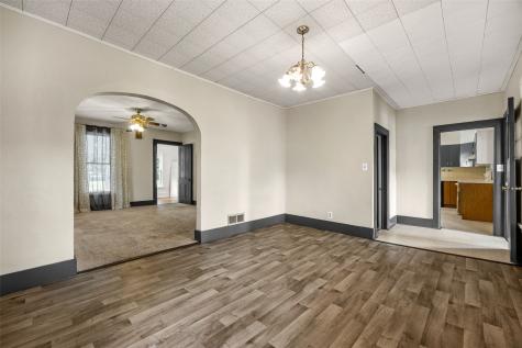 505 E Butler Street Manchester IA 52057