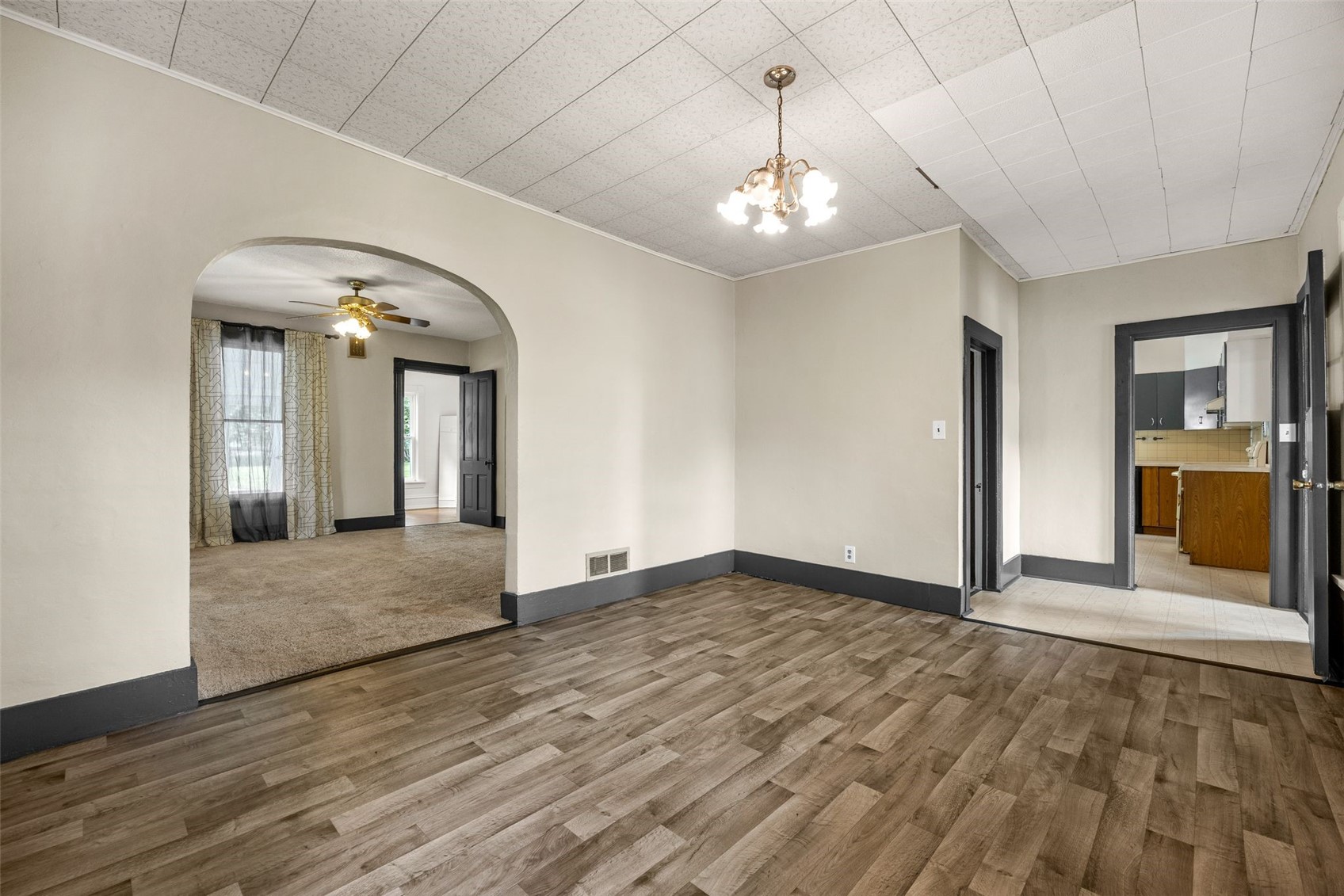 505 E Butler Street Manchester IA 52057