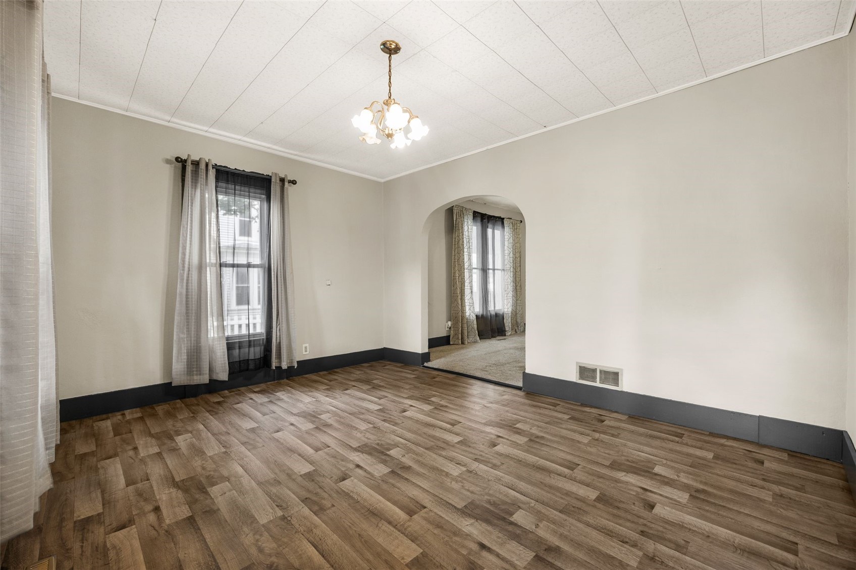 505 E Butler Street Manchester IA 52057