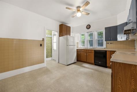 505 E Butler Street Manchester IA 52057