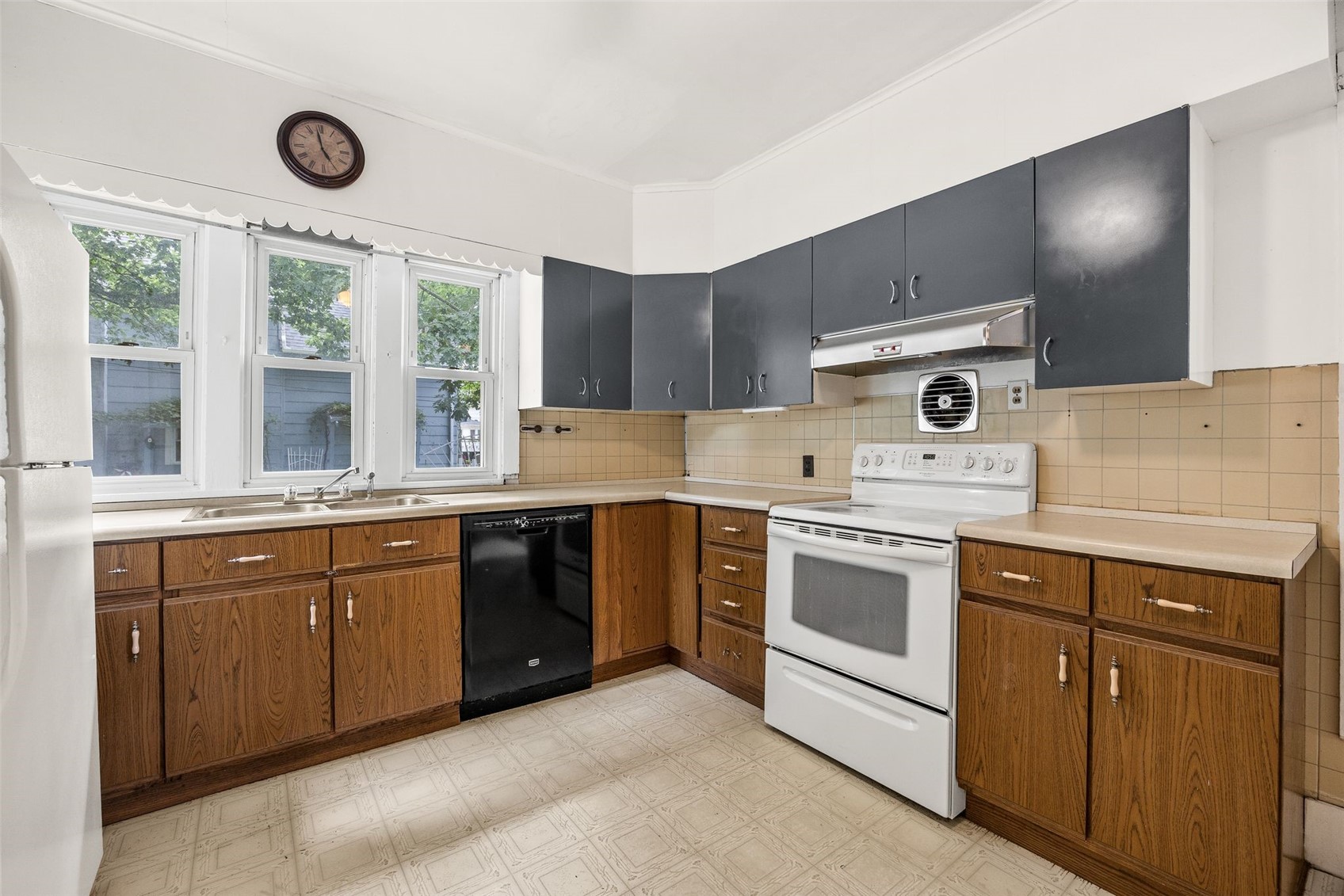 505 E Butler Street Manchester IA 52057