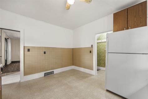 505 E Butler Street Manchester IA 52057
