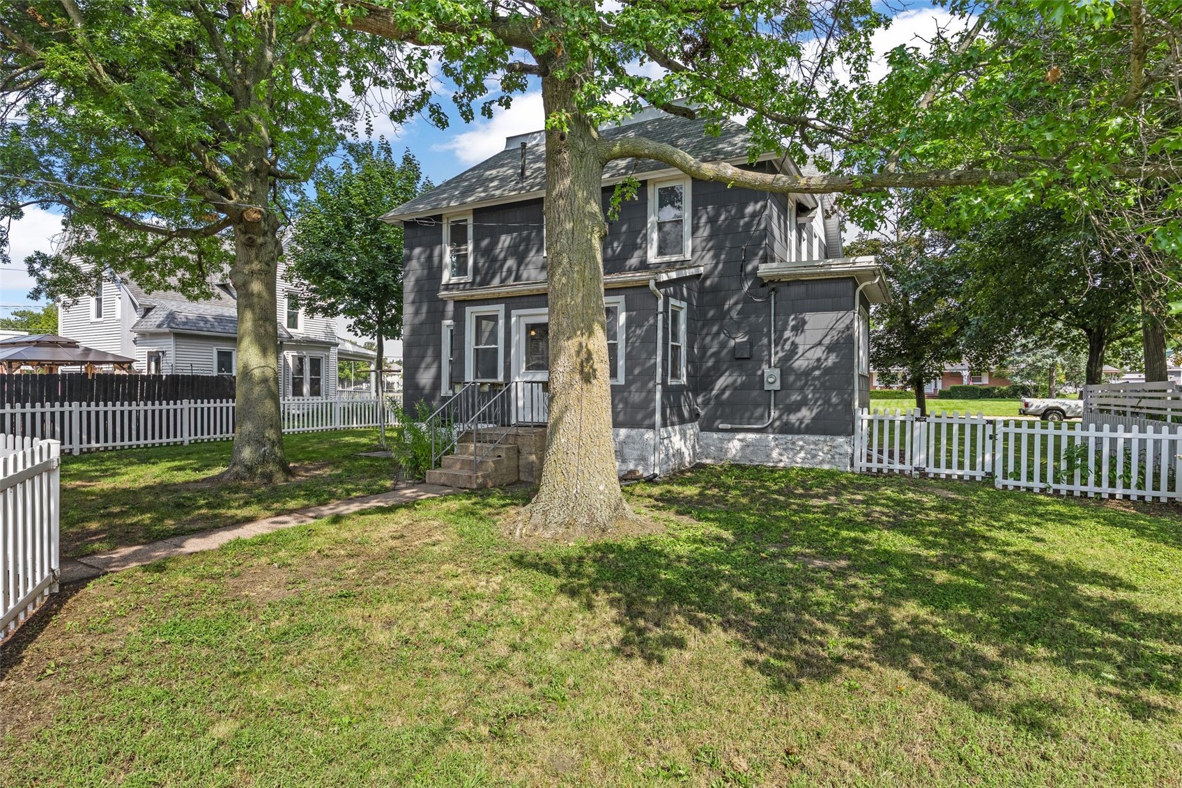 505 E Butler Street Manchester IA 52057