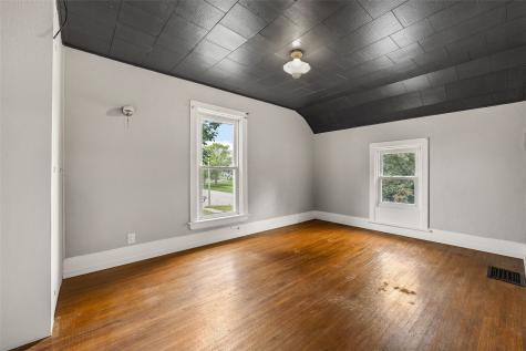 505 E Butler Street Manchester IA 52057