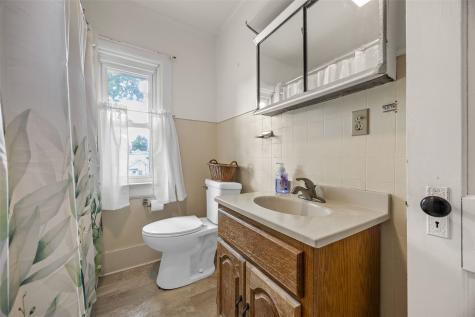 505 E Butler Street Manchester IA 52057
