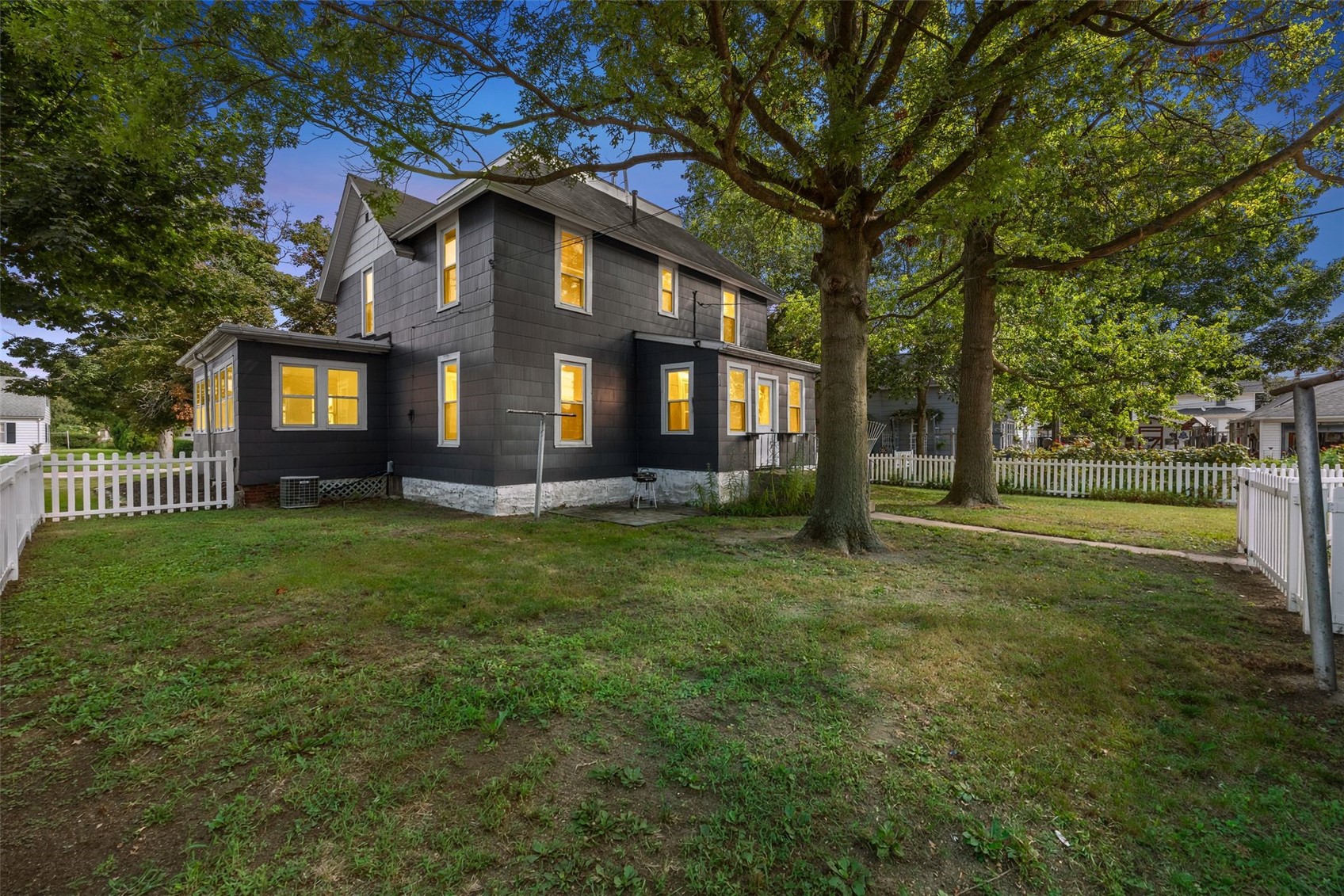 505 E Butler Street Manchester IA 52057