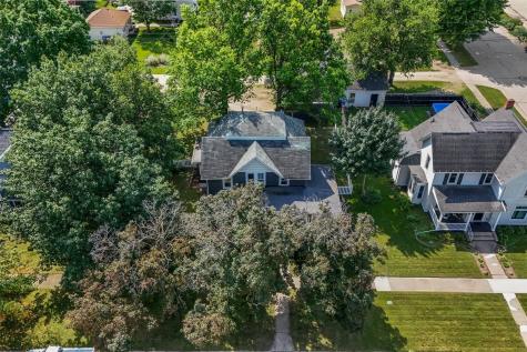505 E Butler Street Manchester IA 52057