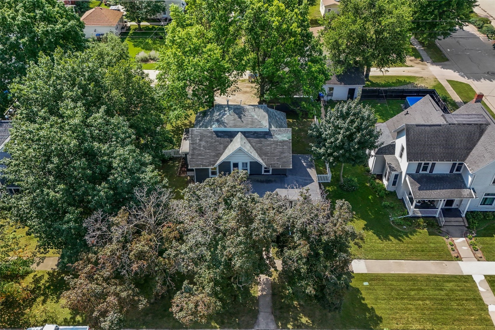 505 E Butler Street Manchester IA 52057