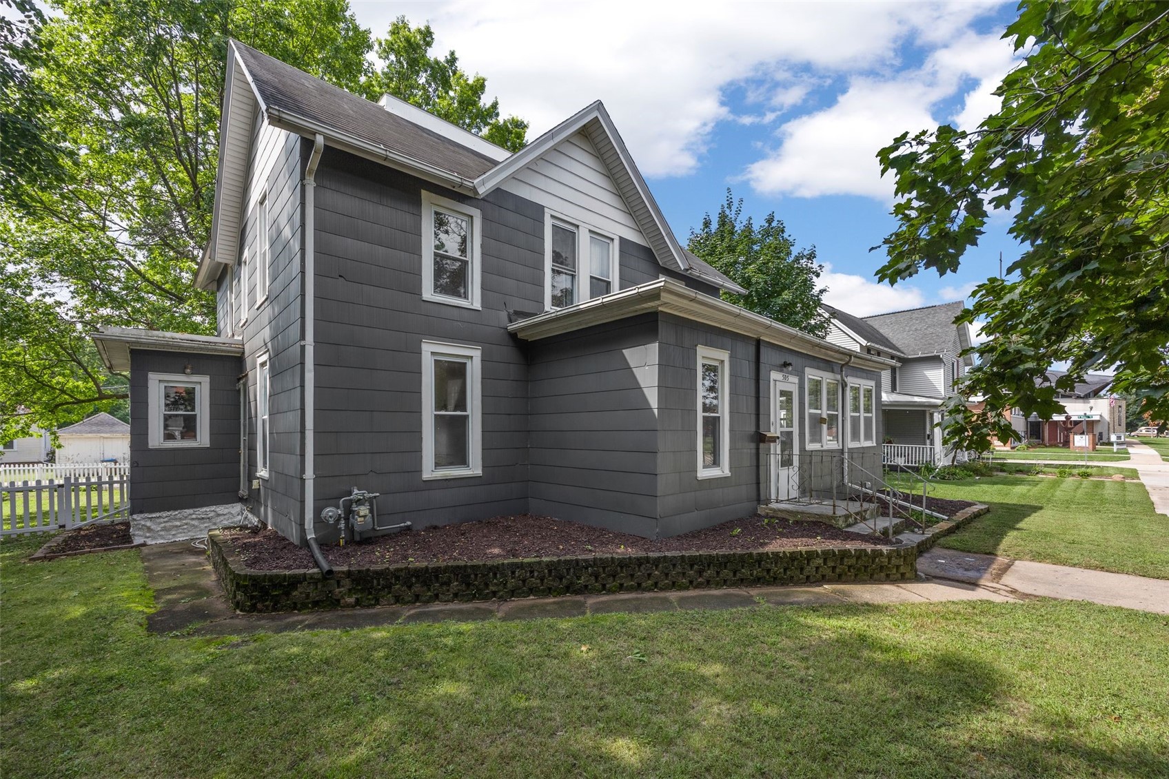 505 E Butler Street Manchester IA 52057