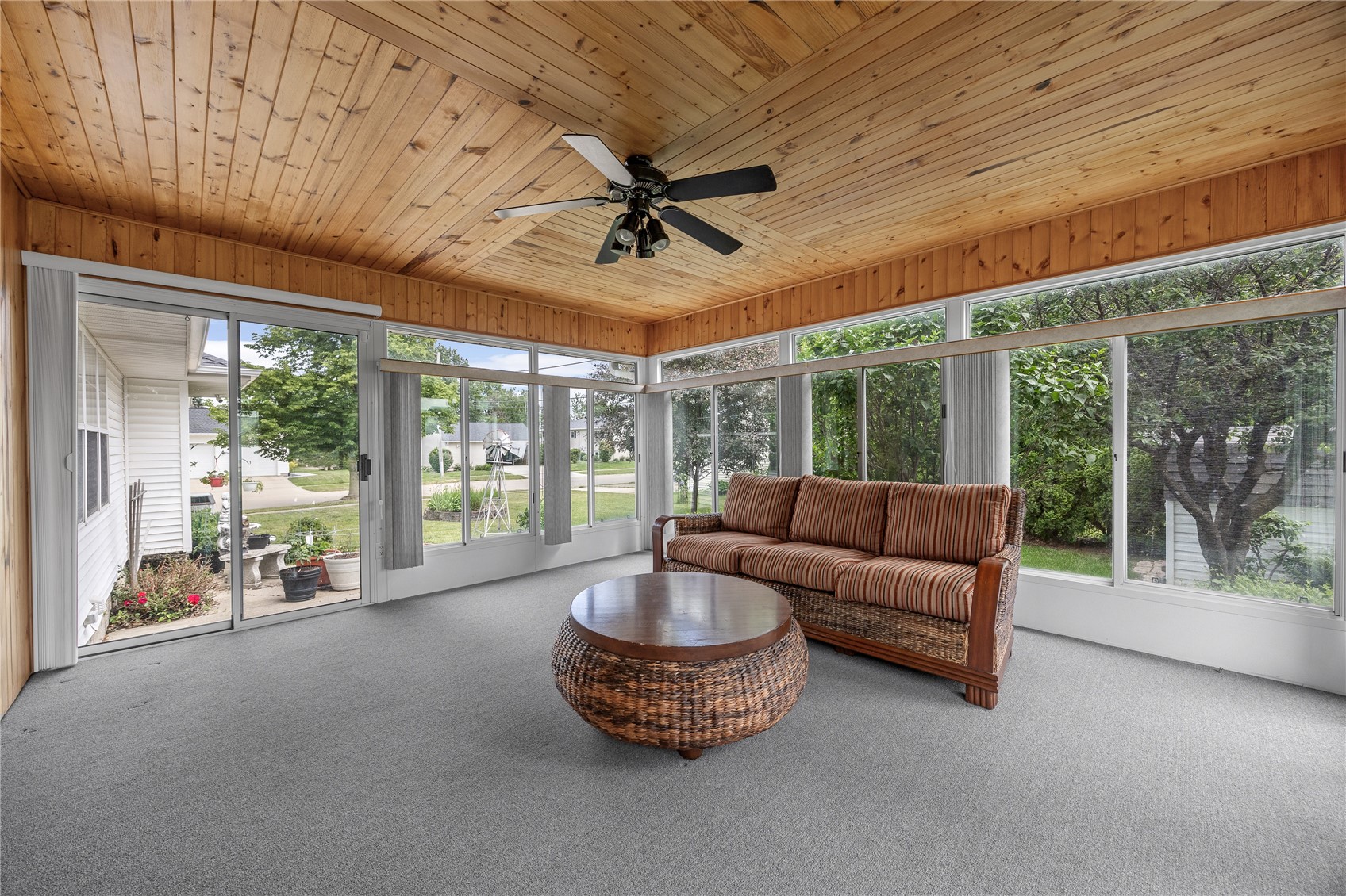 1405 Lyndhurst Drive Hiawatha IA 52233