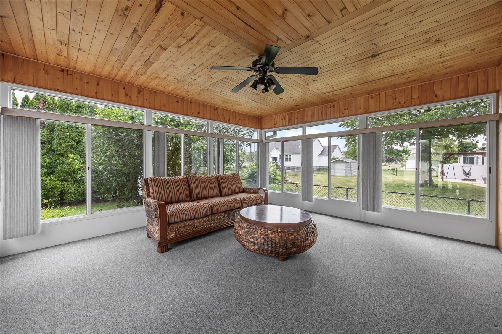 1405 Lyndhurst Drive Hiawatha IA 52233