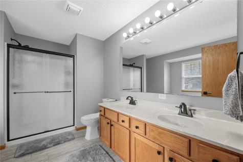 1405 Lyndhurst Drive Hiawatha IA 52233