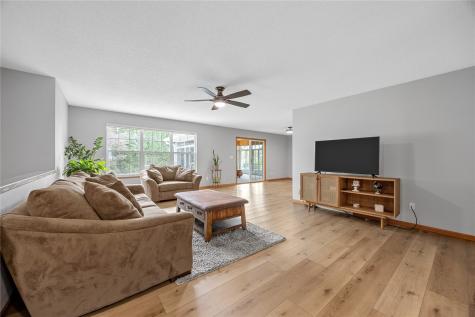 1405 Lyndhurst Drive Hiawatha IA 52233