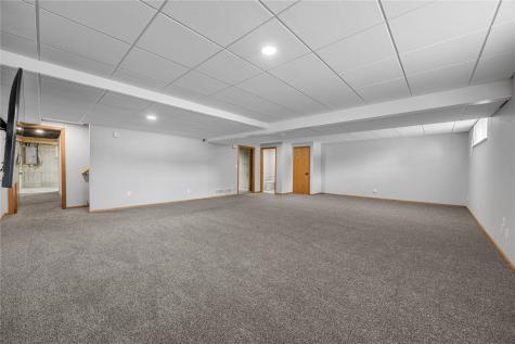 1405 Lyndhurst Drive Hiawatha IA 52233
