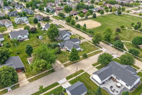 1405 Lyndhurst Drive Hiawatha IA 52233