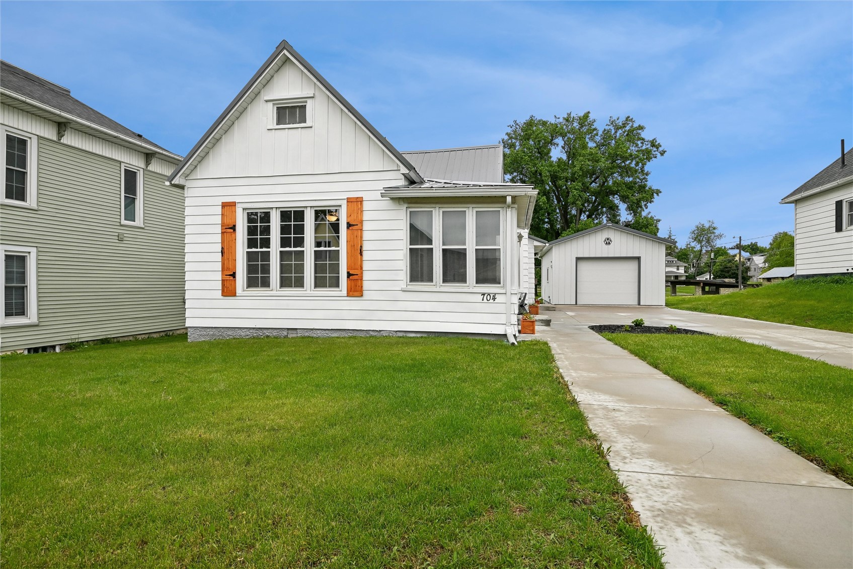 704 15th Street Belle Plaine IA 52208