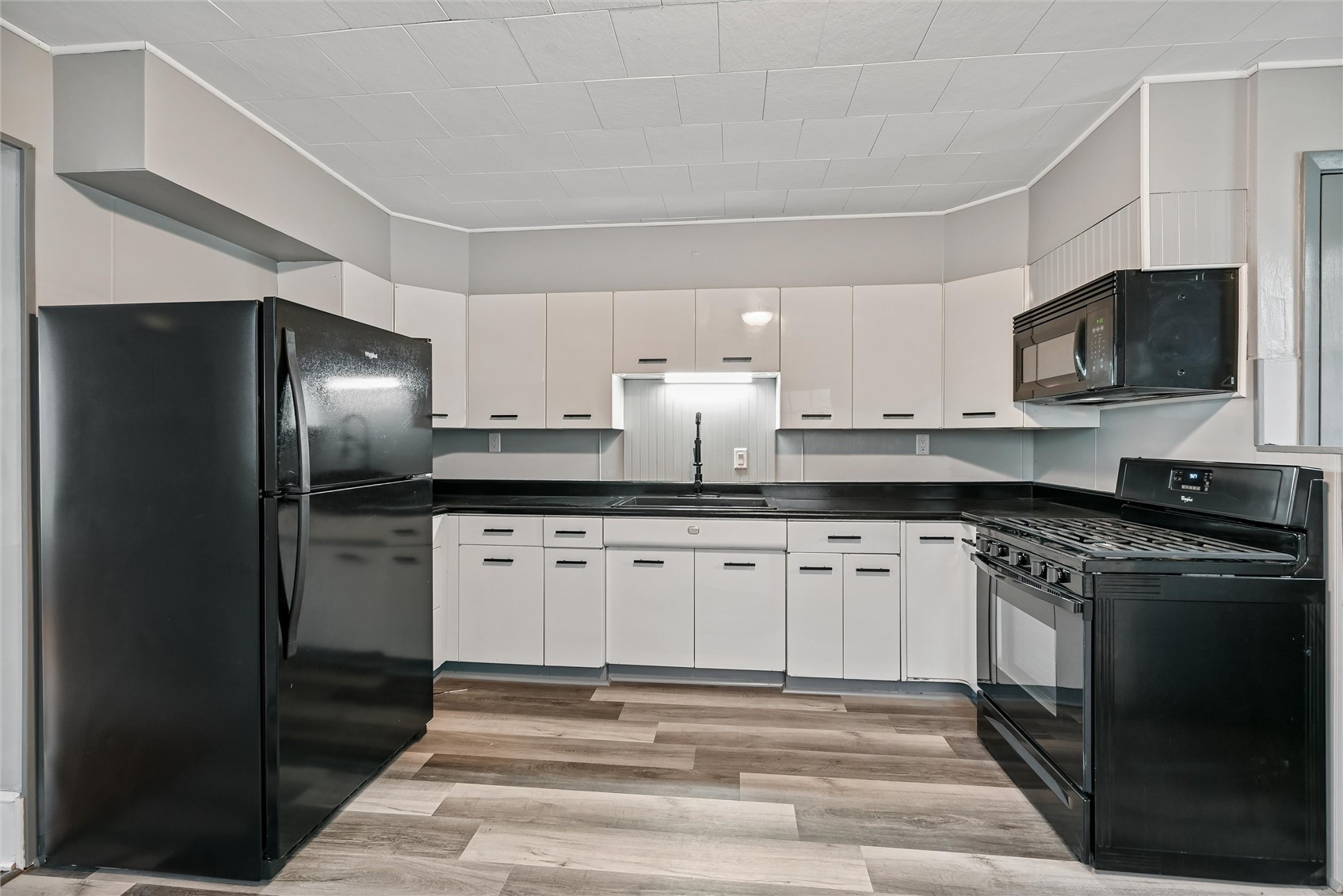 704 15th Street Belle Plaine IA 52208