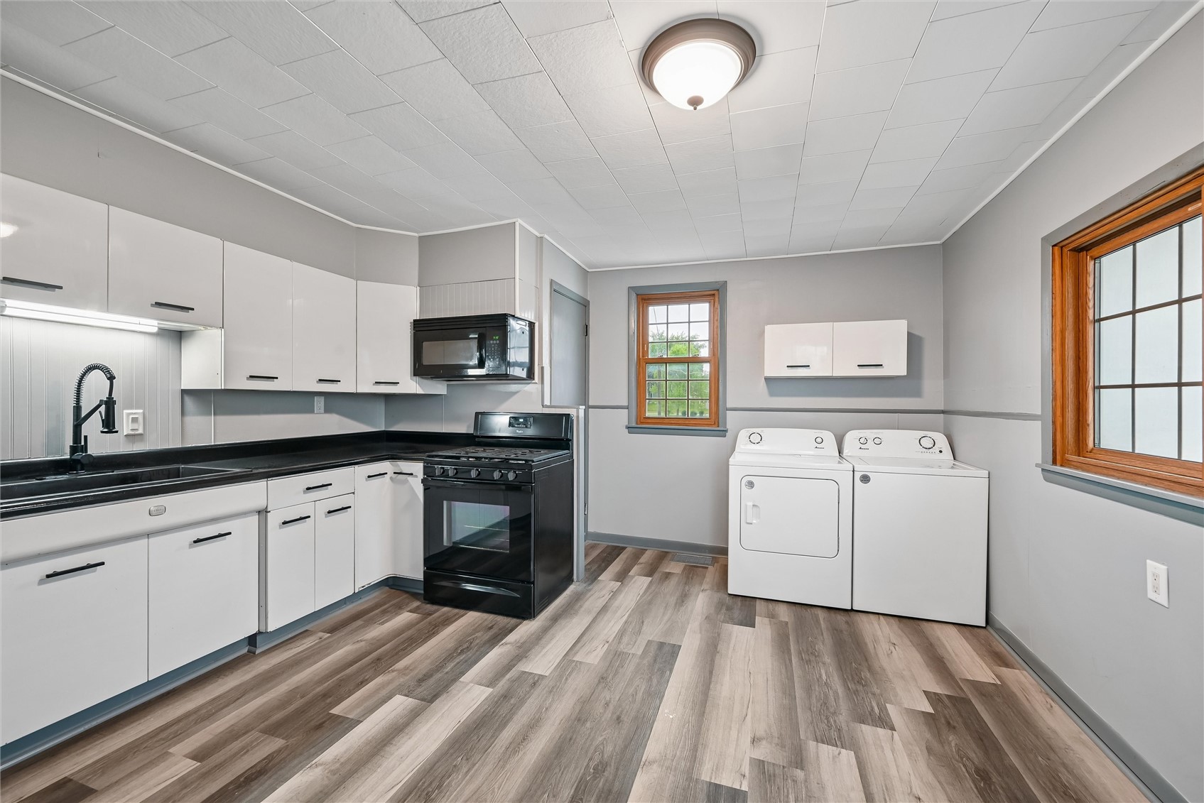 704 15th Street Belle Plaine IA 52208