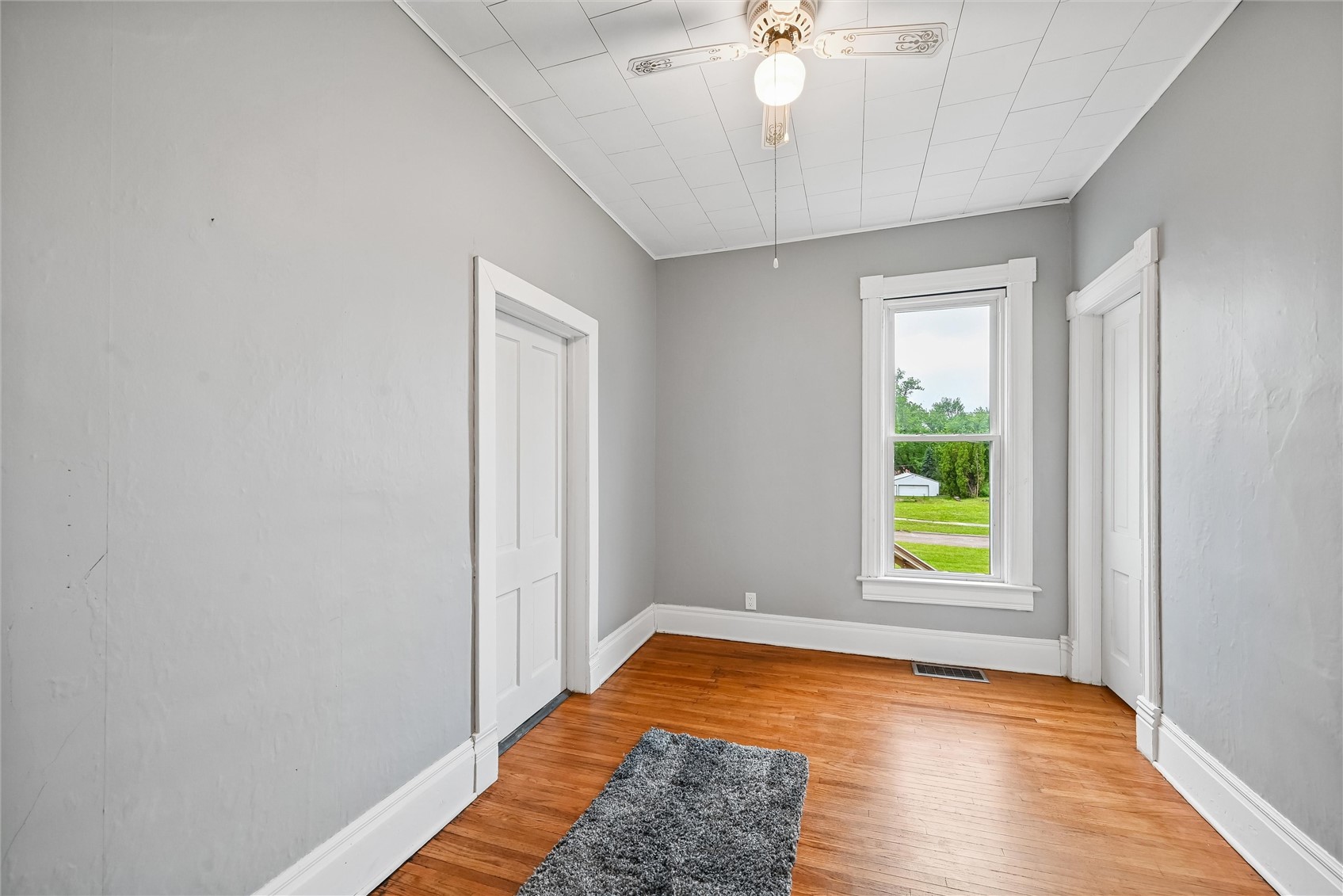 704 15th Street Belle Plaine IA 52208