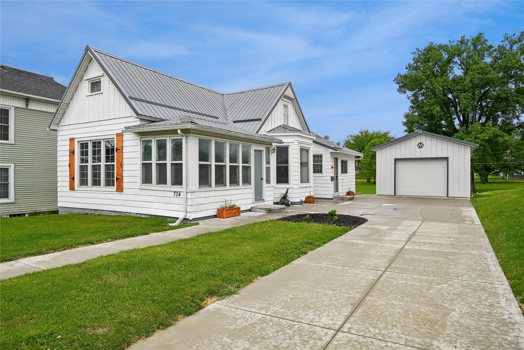 704 15th Street Belle Plaine IA 52208