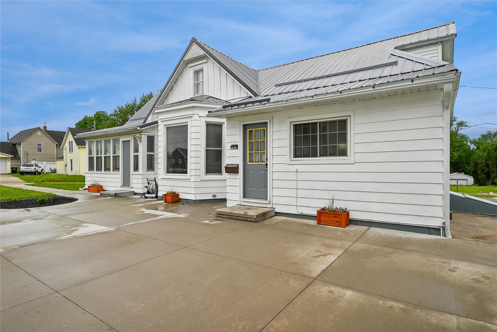 704 15th Street Belle Plaine IA 52208