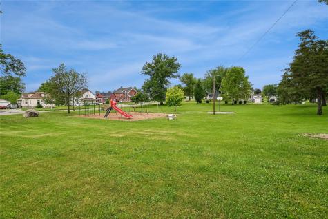 704 15th Street Belle Plaine IA 52208