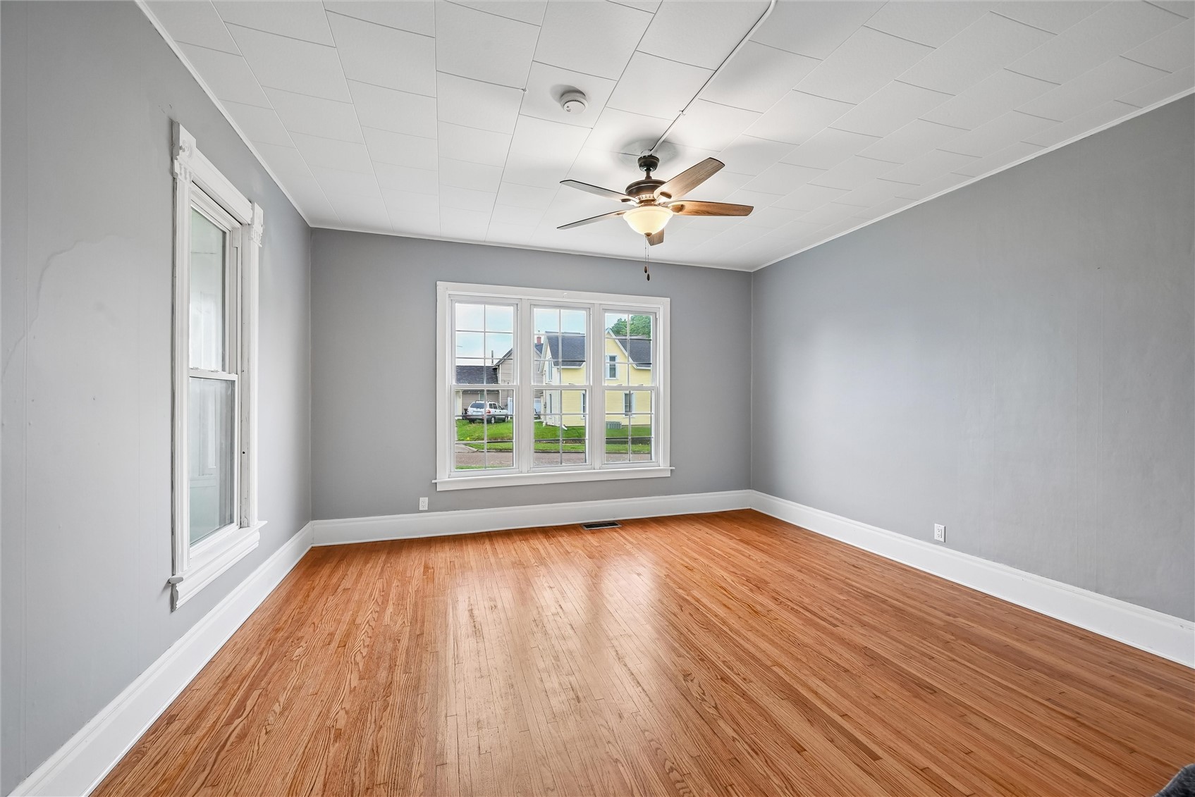 704 15th Street Belle Plaine IA 52208
