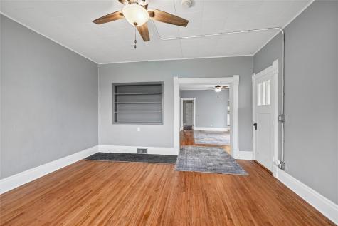 704 15th Street Belle Plaine IA 52208
