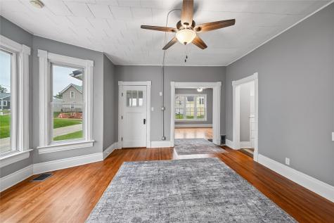 704 15th Street Belle Plaine IA 52208