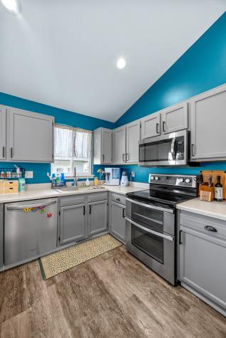 3340 London Way Marion IA 52302