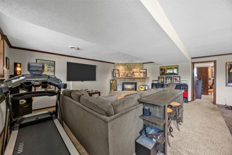 213 Maple Street Olin IA 52320