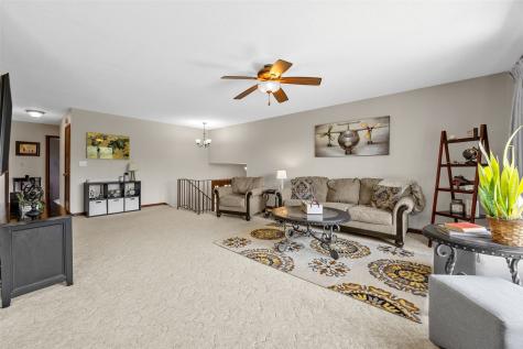 213 Maple Street Olin IA 52320