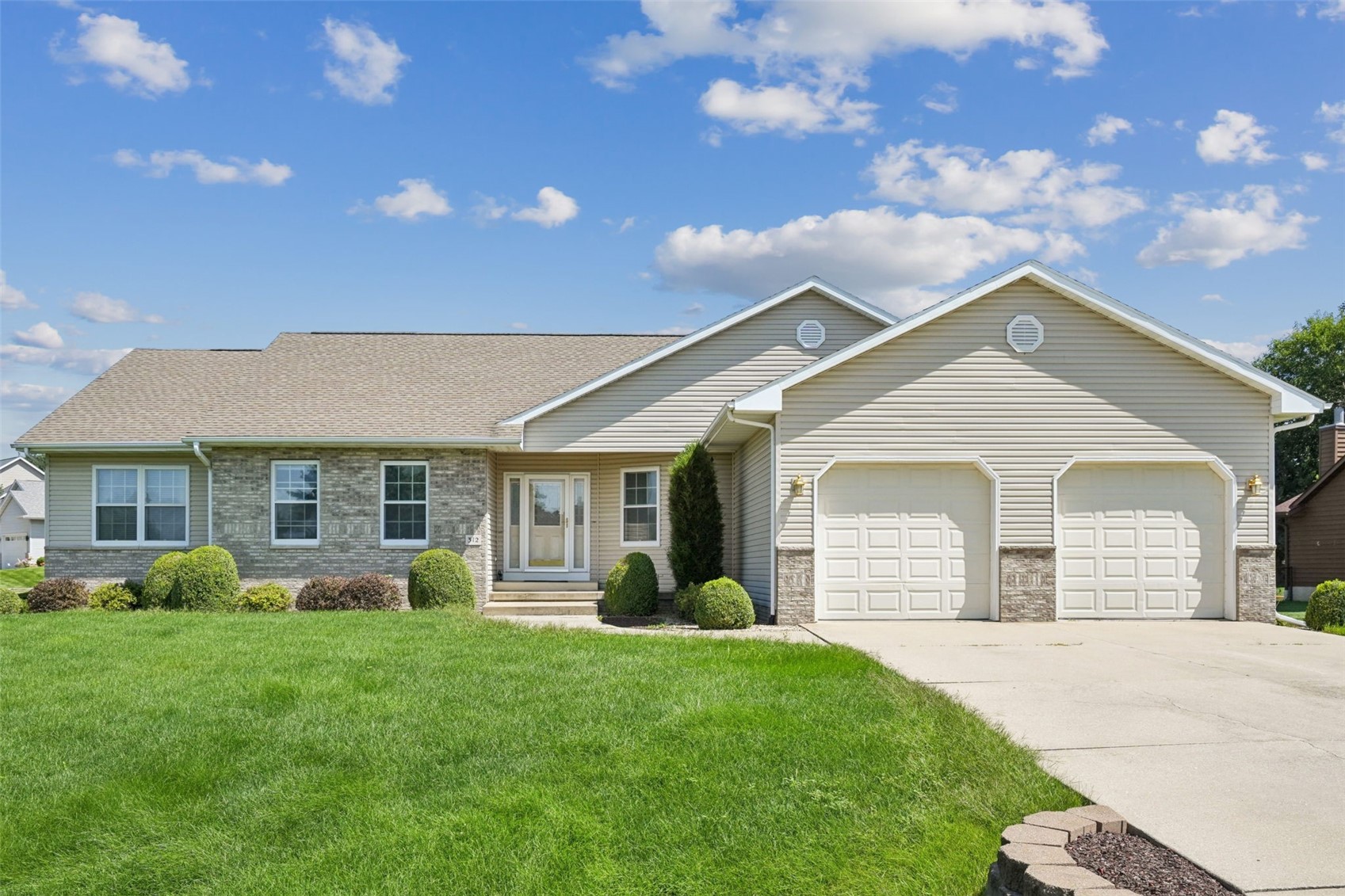 312 Brougham Court Robins IA 52328