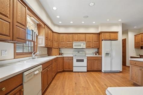 312 Brougham Court Robins IA 52328