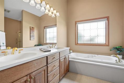 312 Brougham Court Robins IA 52328