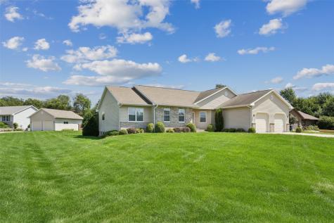 312 Brougham Court Robins IA 52328